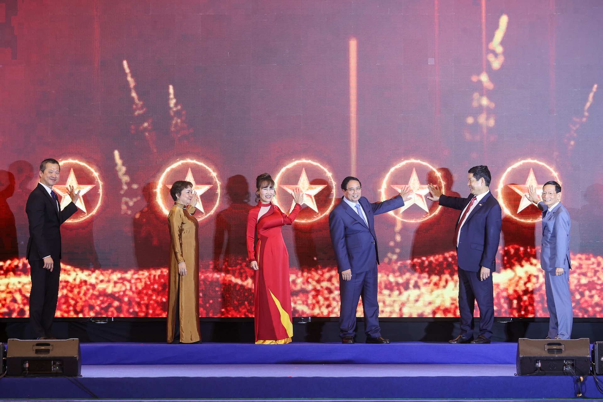 Thủ tướng: Doanh nghiệp, doanh nhân tư nhân '3 tiên phong' để 'công-tư đồng kiến quốc'- Ảnh 4.