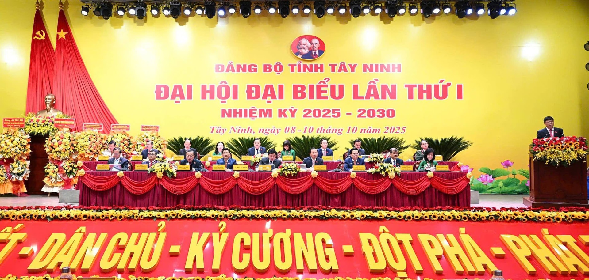 Đoàn Chủ tịch điều hành Đại hội