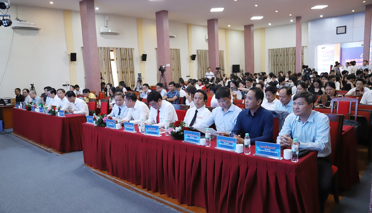 toancanh2-12305eb6ada3ef5f4739761bceec43f7.jpg