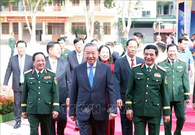 Tổng Bí thư Tô Lâm dự Lễ kỷ niệm 80 năm Ngày truyền thống LLVT Quân khu 4- Ảnh 1.