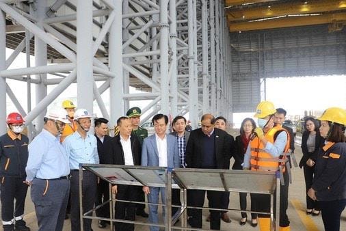 doan-cong-tac-cua-dai-su-quan-nuoc-cong-hoa-singapore-tham-quan-khu-kinh-te-vung-ang.-anh-bao-ha-tinh(1).jpg