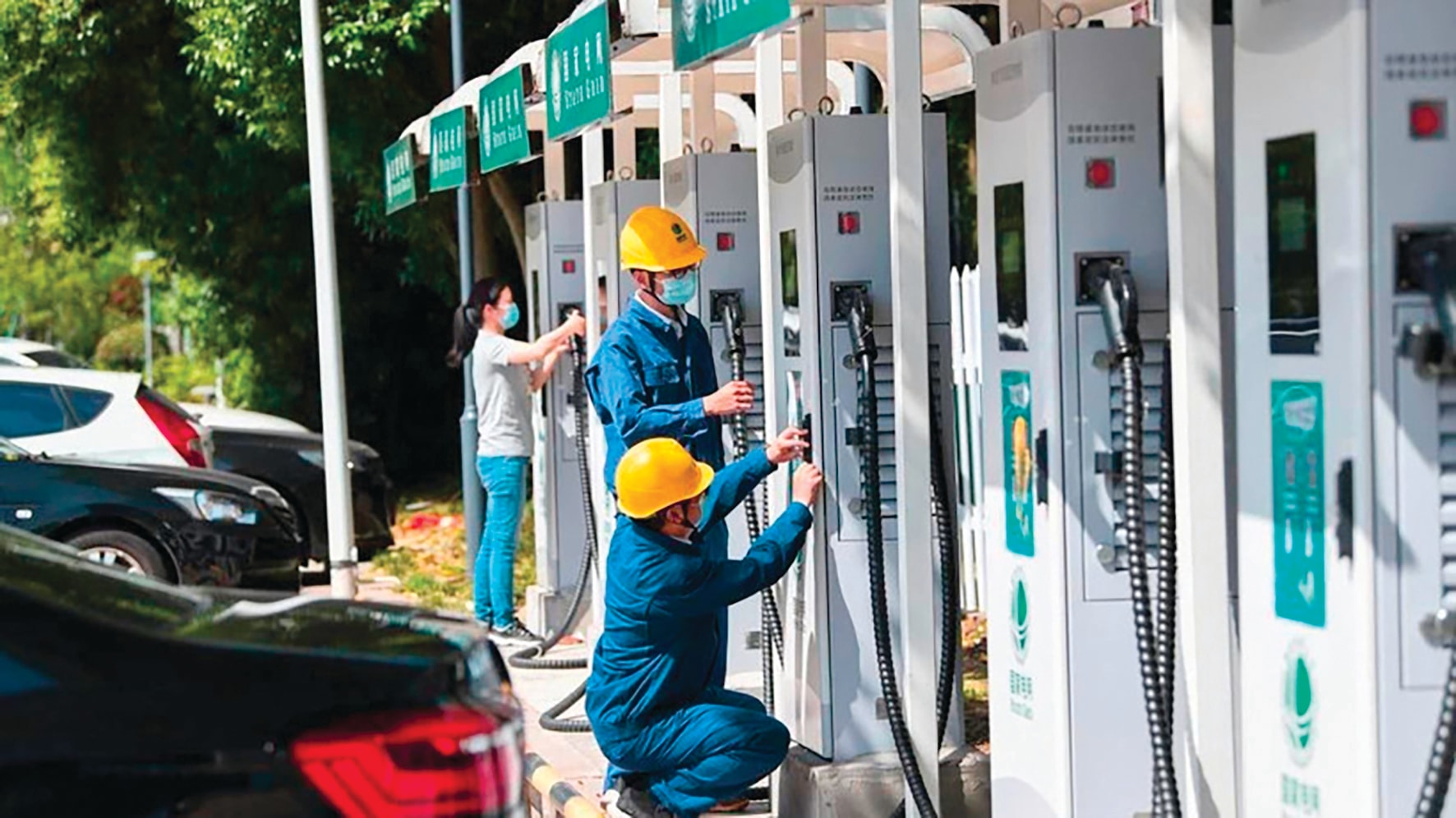 Hiện tại, có tiền muốn đầu tư trạm sạc không hề dễ dàng. Ảnh minh họa