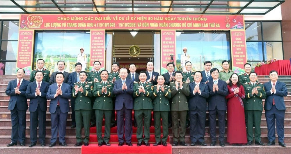 Tổng Bí thư Tô Lâm trao Huân chương Hồ Chí Minh cho Quân khu 4 nhân dịp kỷ niệm 80 năm truyền thống