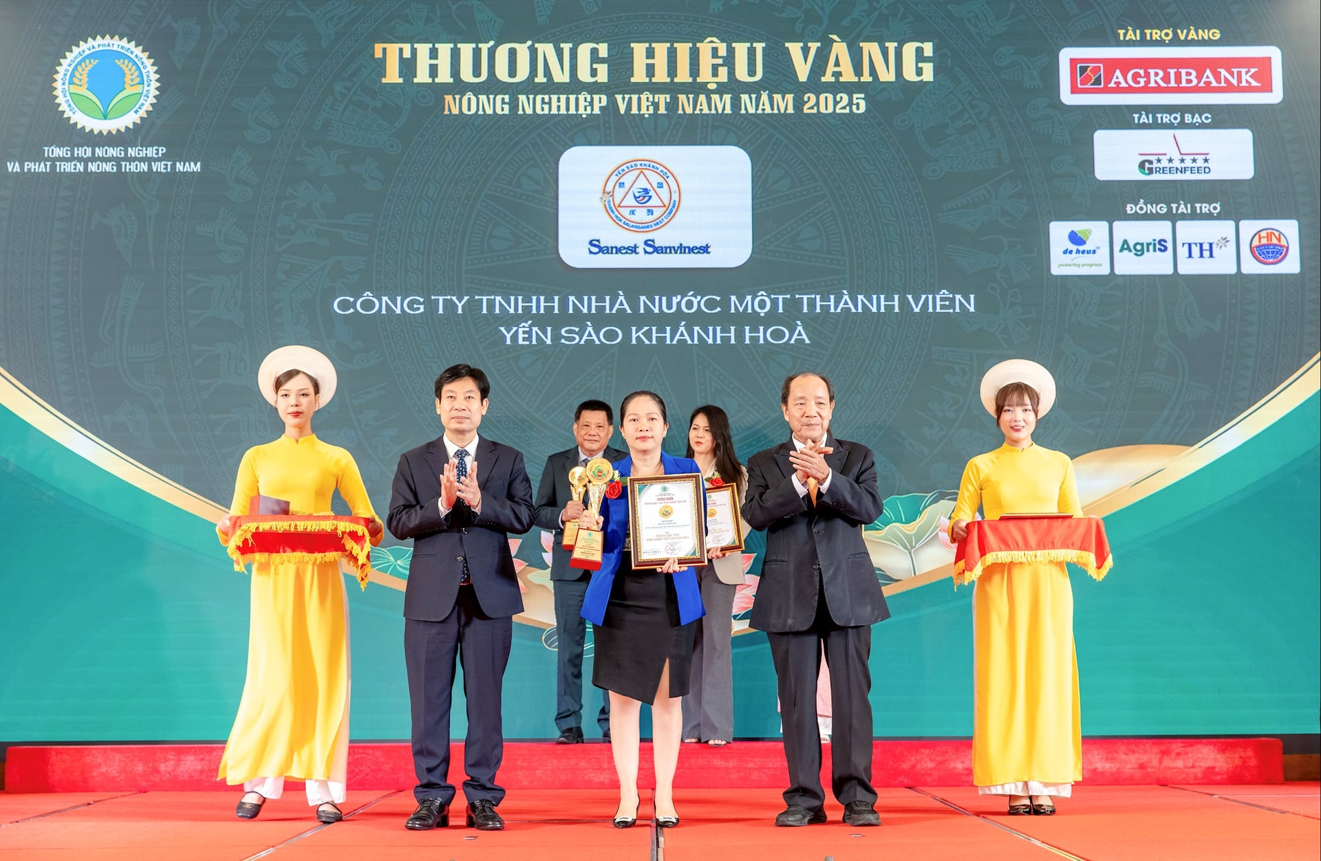 linh8393-02.jpg