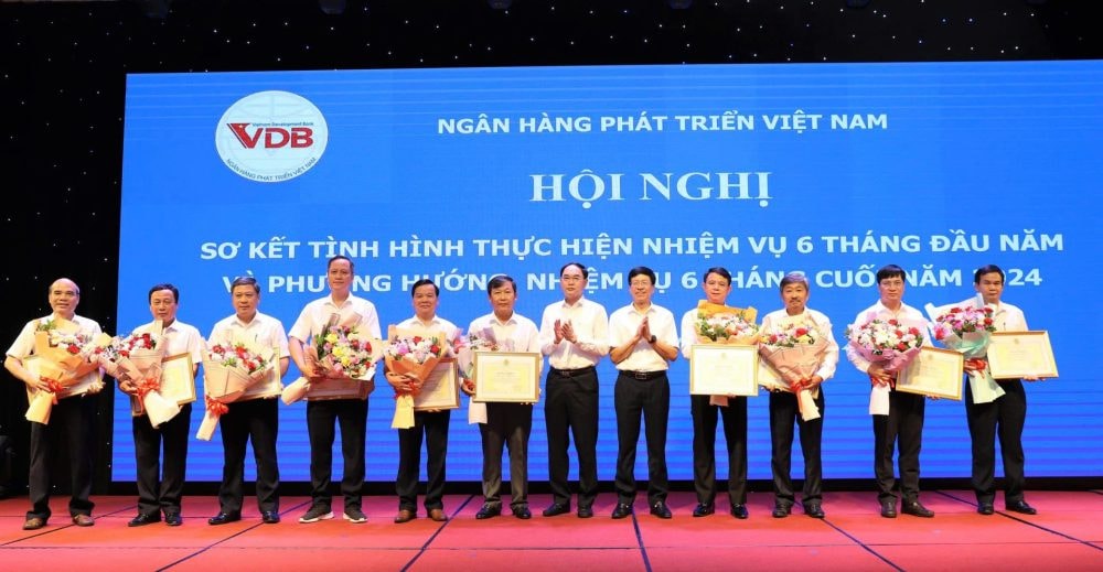 VDB đẩy mạnh phong trào thi đua, phấn đấu hoàn thành nhiệm vụ cơ cấu lại hoạt động