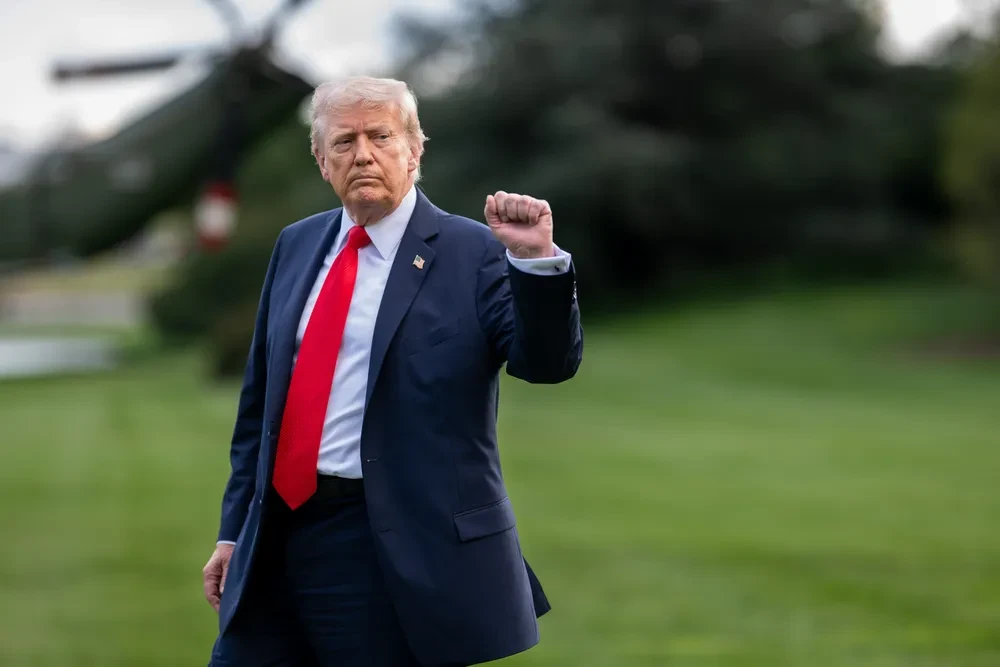 ong-trump-noi-muc-thue-100-voi-trung-quoc-khong-keo-dai-xac-nhan-se-gap-ong-tap-6184-3557.jpg.webp