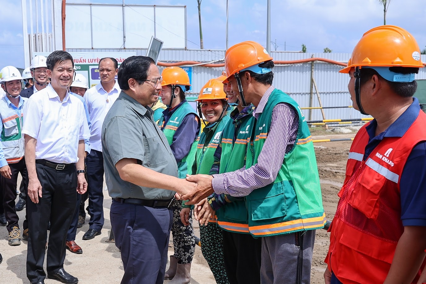 Thủ tướng: Giao các doanh nghiệp làm tốt tiếp tục triển khai các dự án nhà ở xã hội- Ảnh 3.