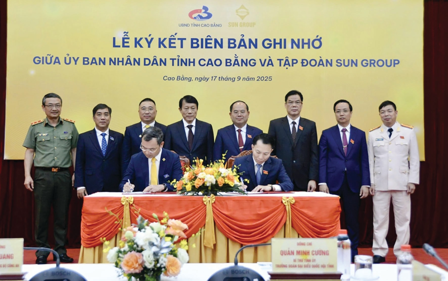 Đại diện UBND tỉnh và Tập đoàn Sun Group ký kết Biên bản ghi nhớ hợp tác Dự án Khu du lịch thác Bản Giốc.