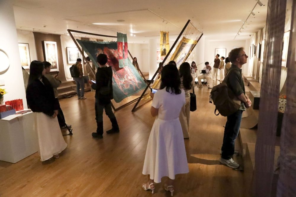 Dấu ấn tiên phong của fiber art tại Việt Nam: Khi sợi hóa thân thành tranh vẽ