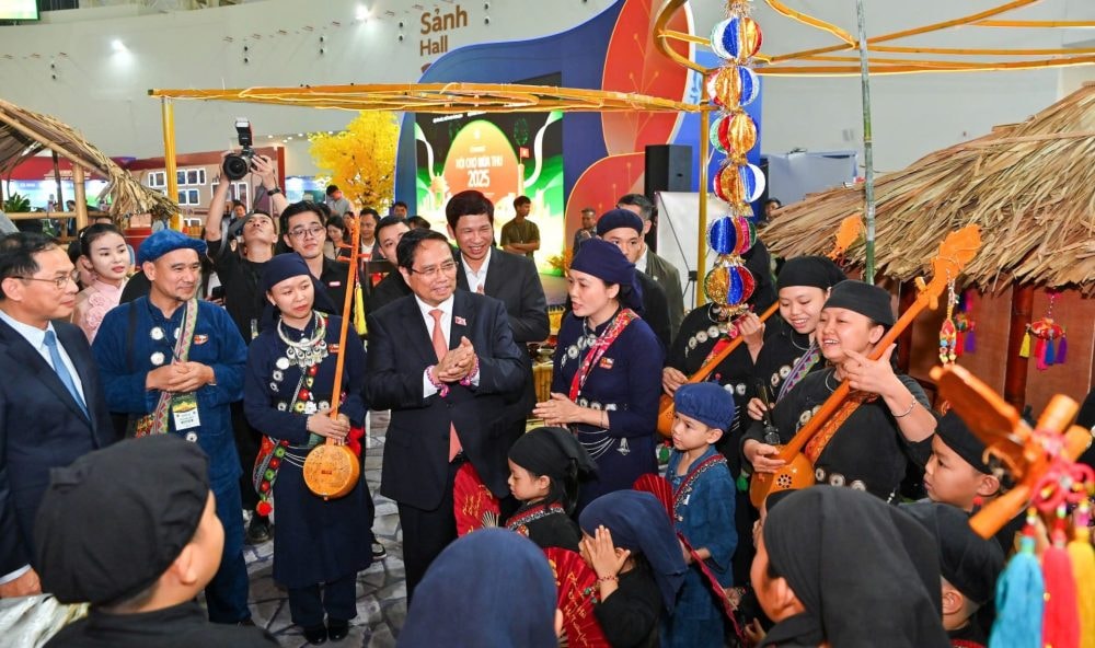 Thủ tướng Phạm Minh Chính: Hội chợ Mùa Thu phải thể hiện bản sắc Việt Nam hội nhập và sáng tạo