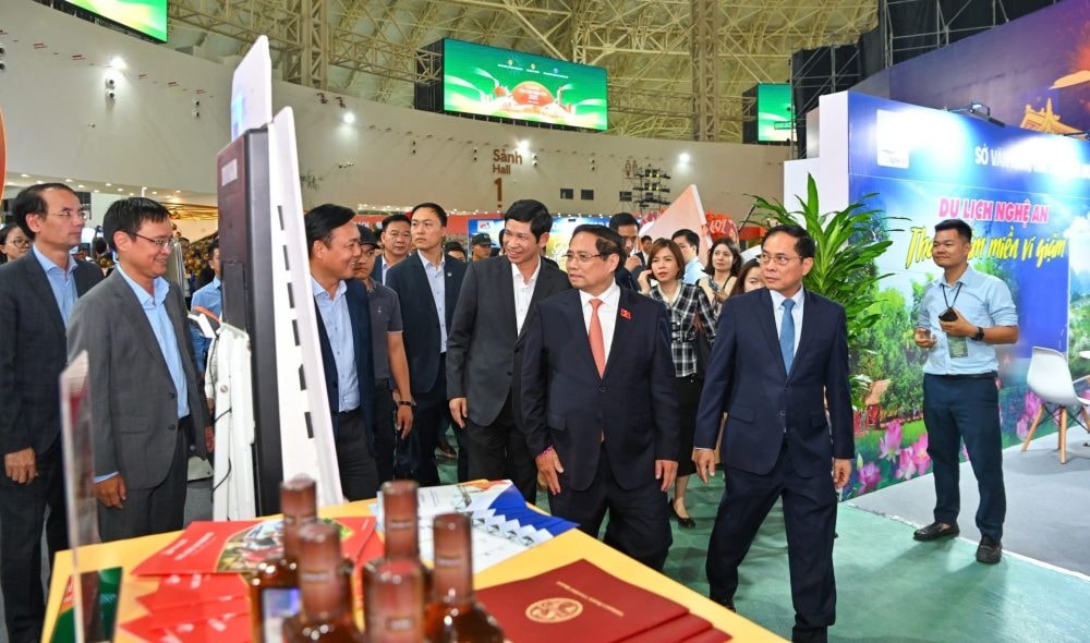 Thủ tướng Phạm Minh Chính: Hội chợ Mùa Thu phải thể hiện bản sắc Việt Nam hội nhập và sáng tạo