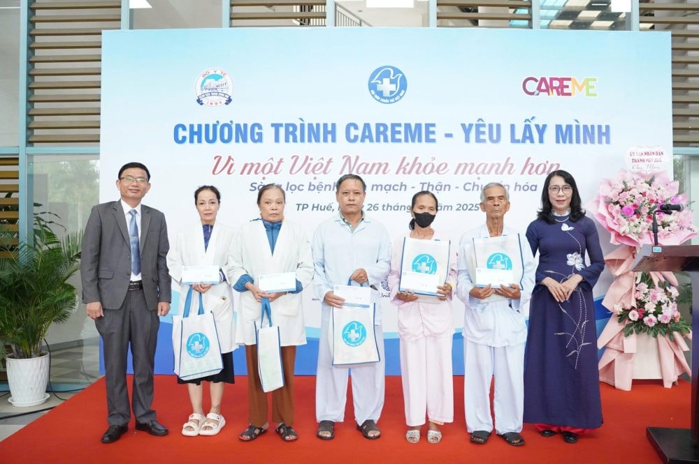 Chương trình CAREME khám bệnh miễn phí cho hơn 1000 người dân Huế
