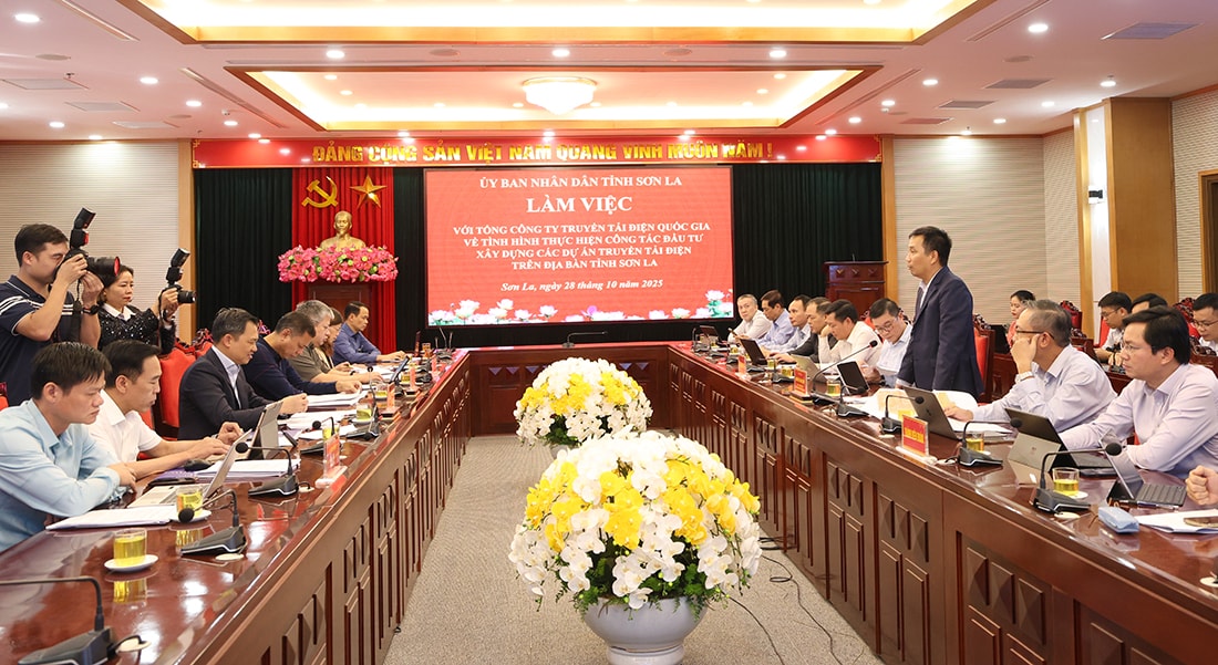 Đẩy nhanh tiến độ các dự án truyền tải điện trên địa bàn tỉnh Sơn La Đẩy nhanh tiến độ các dự án truyền tải điện trên địa bàn tỉnh Sơn La