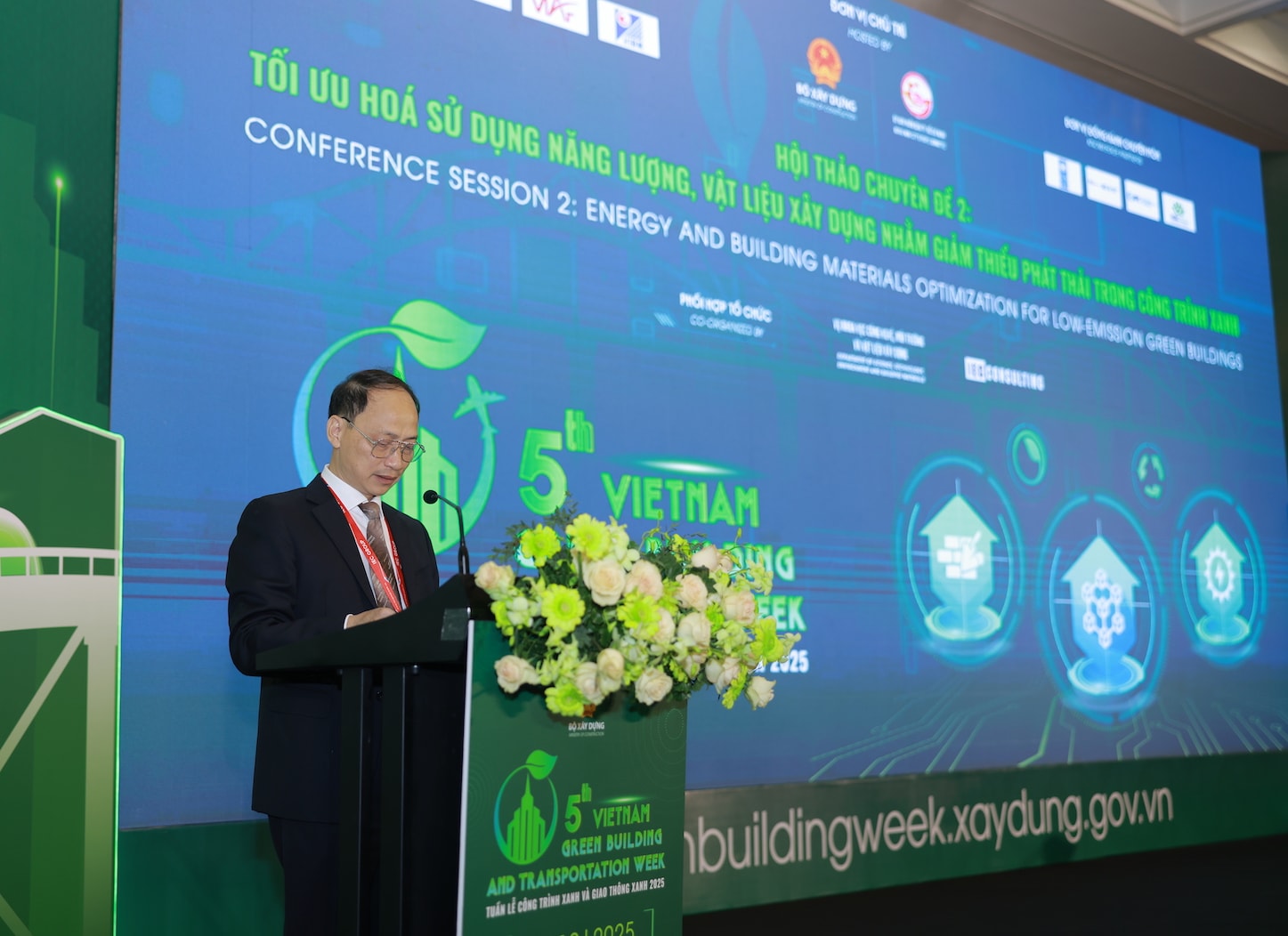 Ông Lê Văn Kế - Phó VT Vụ KHCN Mt và VLXD