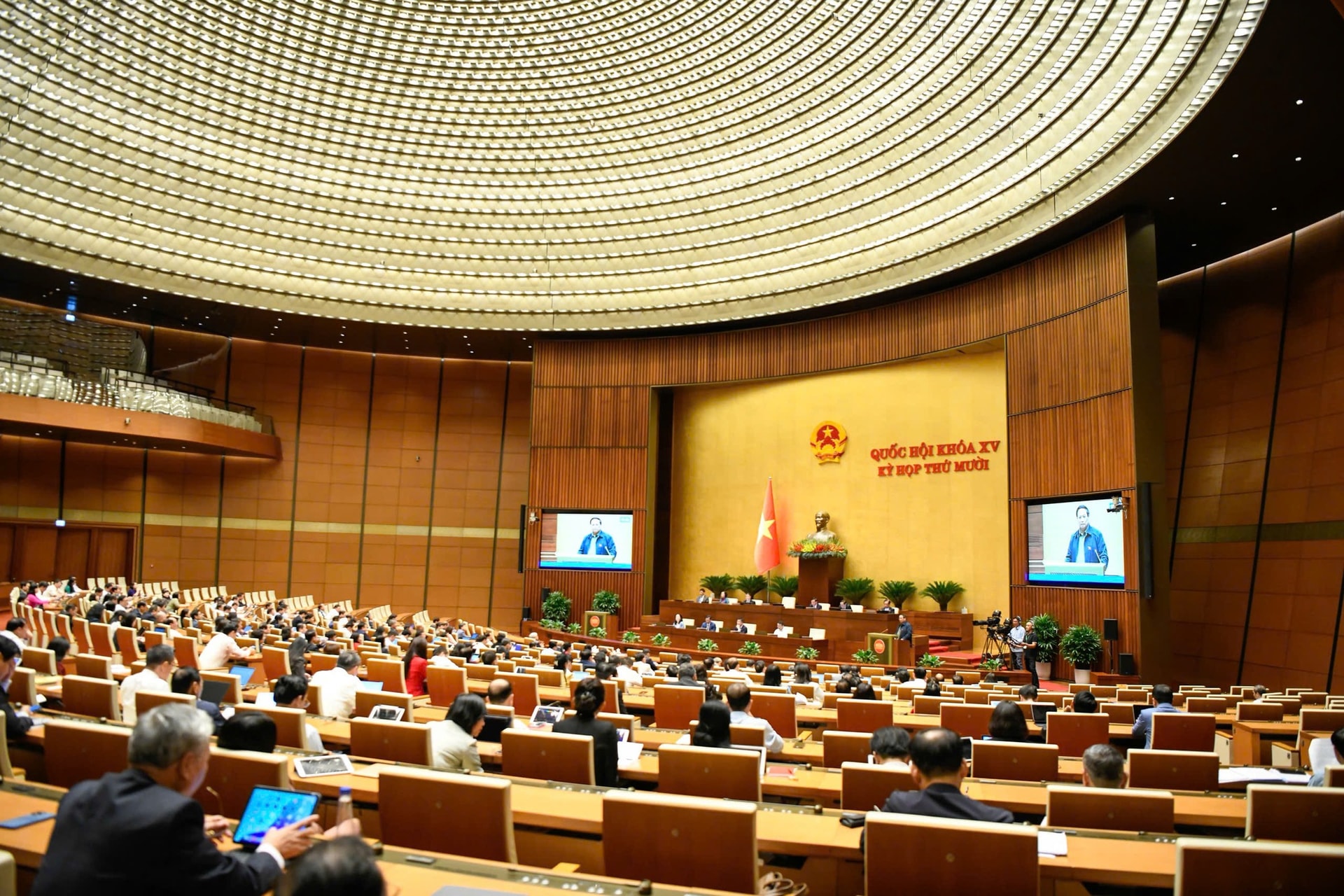 Thủ tướng: Nền kinh tế Việt Nam đủ sức chống chịu và đã vượt qua được các cú sốc rất lớn từ bên ngoài- Ảnh 4. Thủ tướng: Nền kinh tế Việt Nam đủ sức chống chịu và đã vượt qua được các cú sốc rất lớn từ bên ngoài- Ảnh 4.