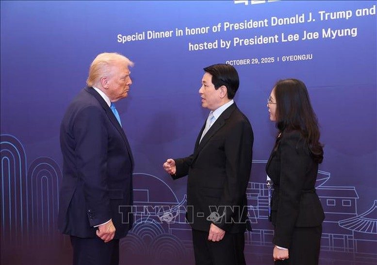 Chủ tịch nước Lương Cường gặp Tổng thống Hoa Kỳ Donald Trump