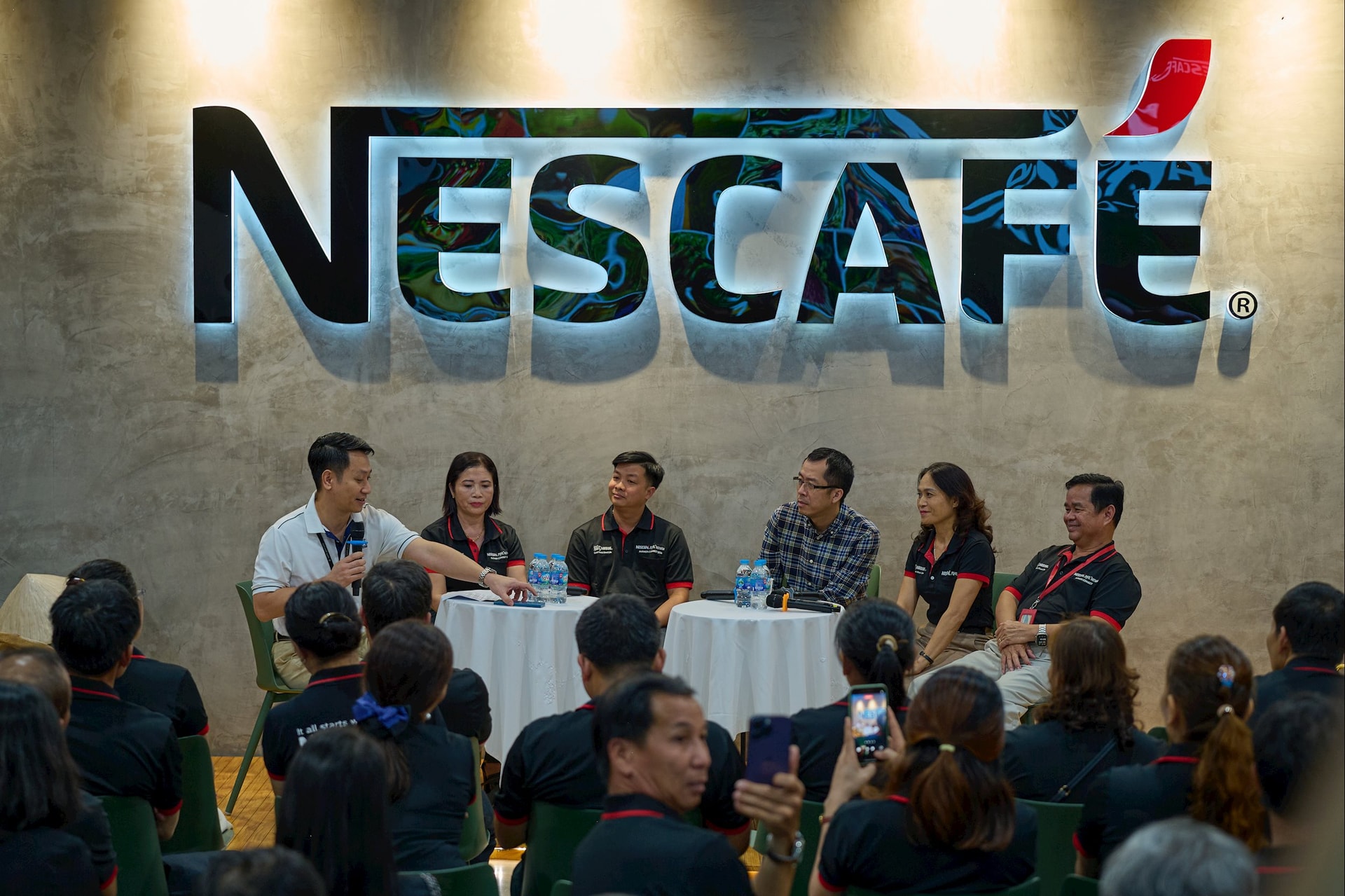 Ảnh 2 - Tọa đàm “Vai trò của người nông dân trong nông nghiệp tái sinh” cùng với nông dân tiêu biểu của chương trình NESCAFÉ Plan và đại diện của Nestlé Việt Nam