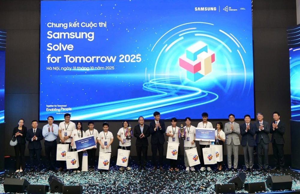 Samsung Việt Nam trao giải cuộc thi Samsung Solve for Tomorrow 2025