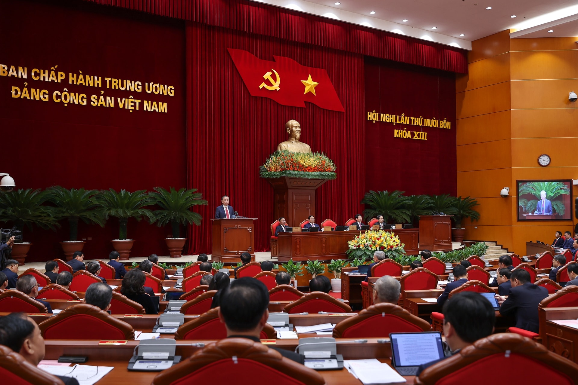 Lựa chọn nhân sự giới thiệu tham gia Bộ Chính trị, Ban Bí thư khóa XIV- Ảnh 4. Lựa chọn nhân sự giới thiệu tham gia Bộ Chính trị, Ban Bí thư khóa XIV- Ảnh 4.