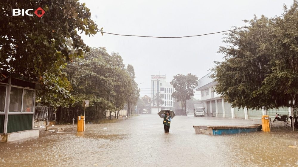 BIC đồng hành cùng khách hàng khắc phục hậu quả mưa lũ miền Trung BIC đồng hành cùng khách hàng khắc phục hậu quả mưa lũ miền Trung