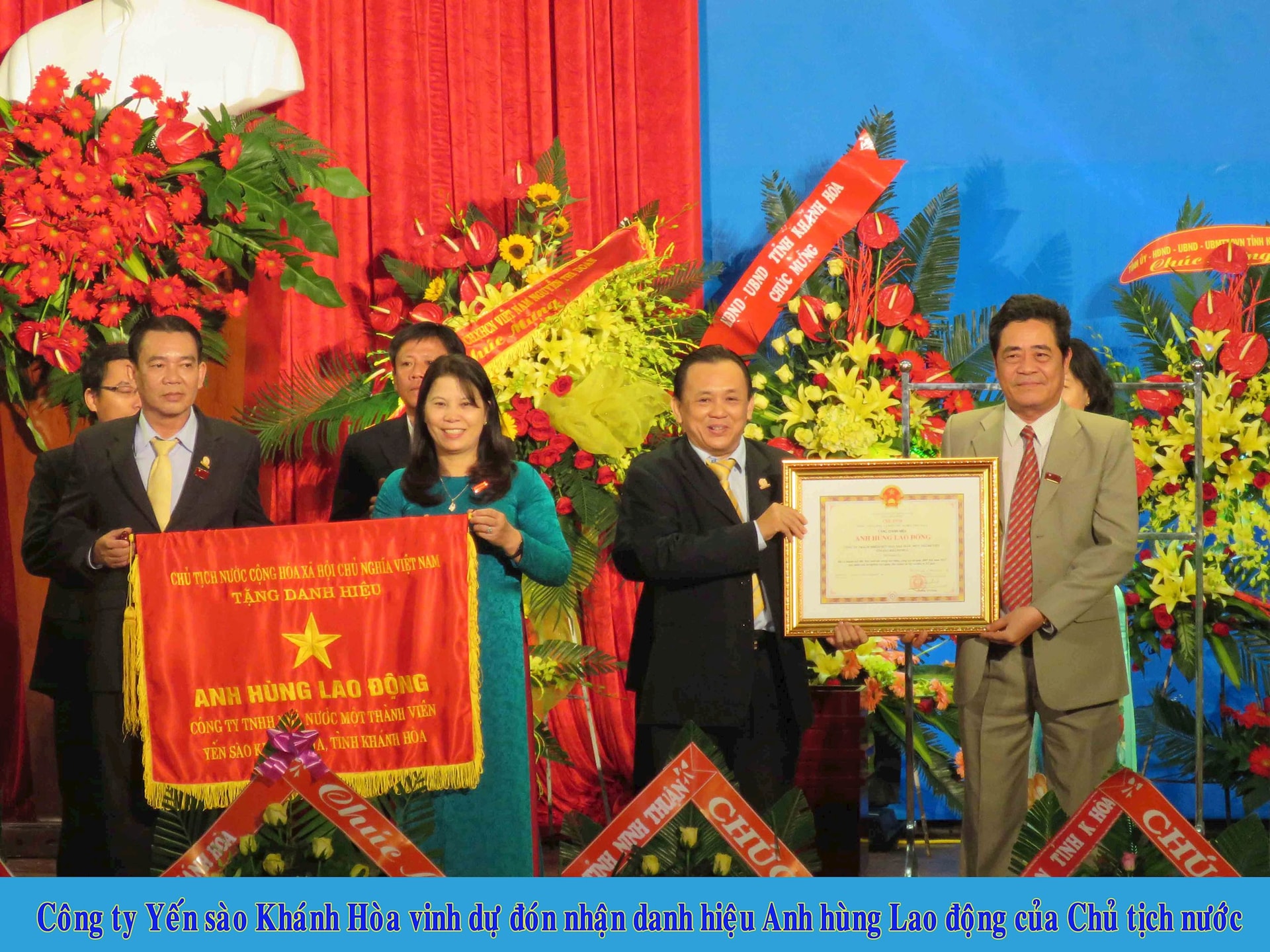 12. Lễ đón nhận Danh hiệu Anh Hùng lao động thời kỳ đổi mới năm 2015