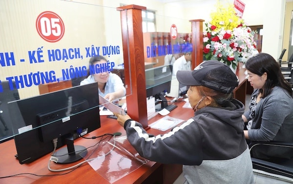 Người dân đến giải quyết thủ tục hành chính rất hài lòng khi được cán bộ, công chức tiếp đón, hướng dẫn tận tình, chu đáo