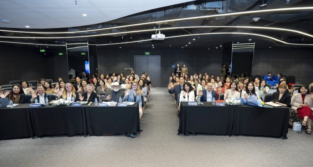 Tương lai của thị trường lao động không chỉ “ứng dụng AI” mà là “đồng hành cùng AI”