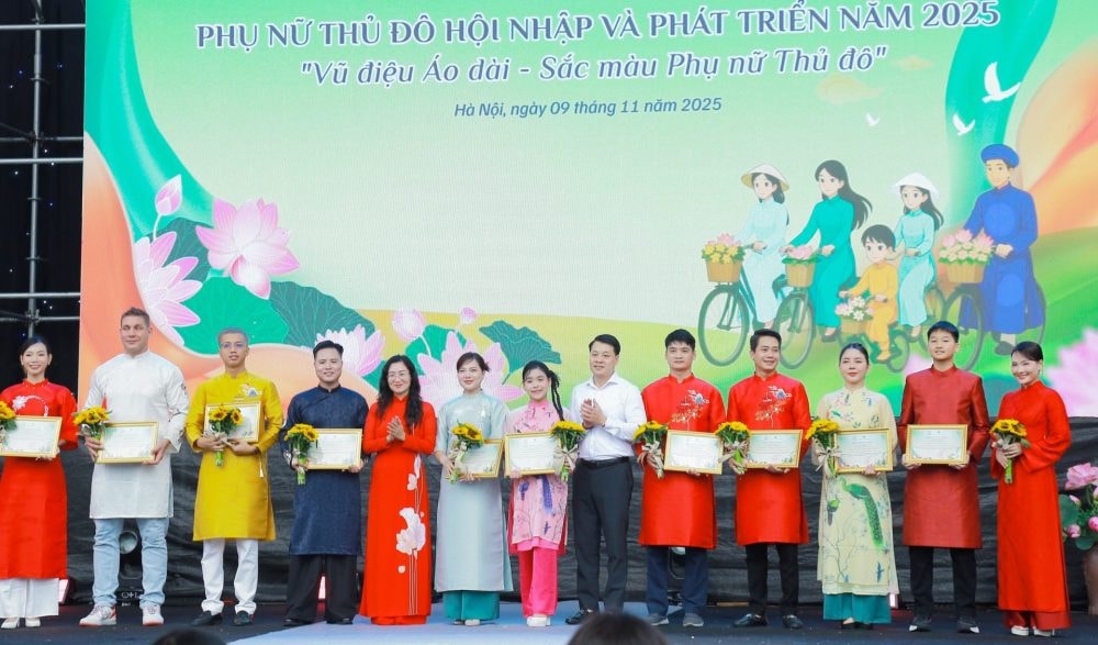 Đồng diễn Áo dài 2025: Tôn vinh sắc màu Phụ nữ Thủ đô và quảng bá hình ảnh Hà Nội hội nhập Đồng diễn Áo dài 2025: Tôn vinh sắc màu Phụ nữ Thủ đô và quảng bá hình ảnh Hà Nội hội nhập