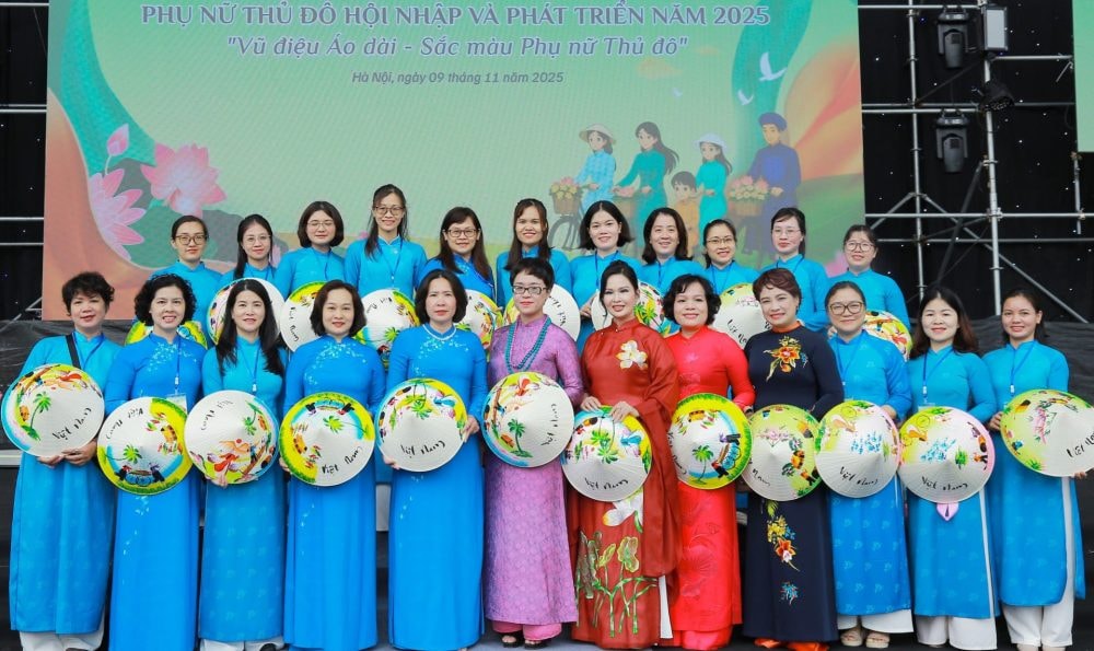 Đồng diễn Áo dài 2025: Tôn vinh sắc màu Phụ nữ Thủ đô và quảng bá hình ảnh Hà Nội hội nhập Đồng diễn Áo dài 2025: Tôn vinh sắc màu Phụ nữ Thủ đô và quảng bá hình ảnh Hà Nội hội nhập