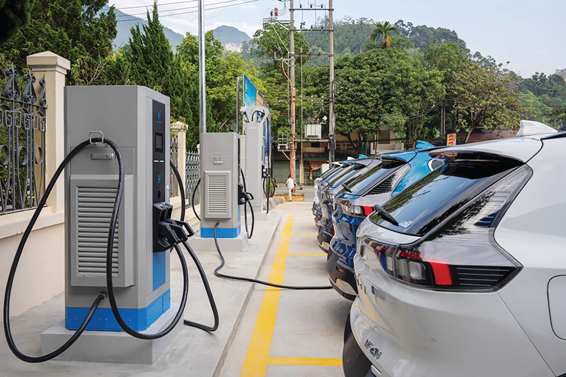 Sử dụng nhiều xe điện, sẽ giảm tiêu thụ xăng dầu.