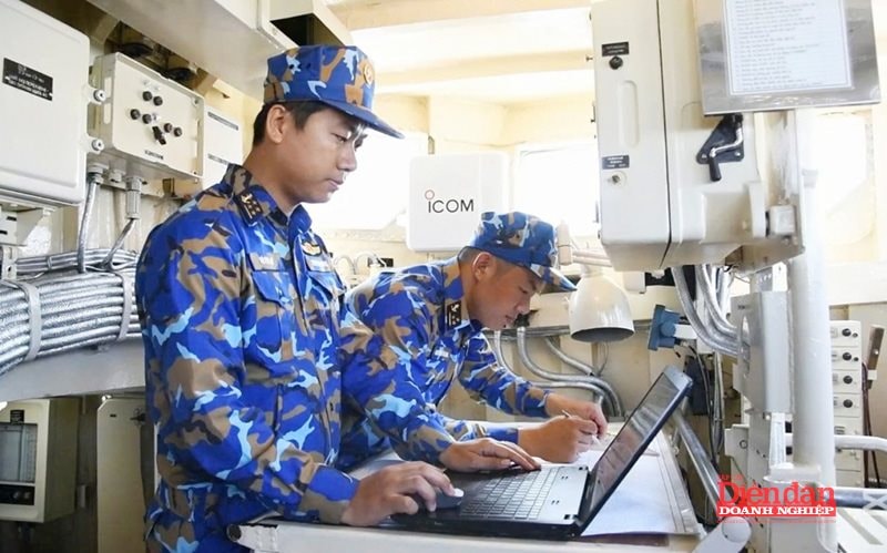 Đại úy Võ Phú An cùng đồng đội nghiên cứu, hiệu chỉnh hoàn thiện sáng kiến Môđun vận động chiến thuật2