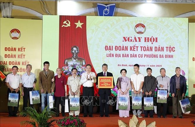 Tổng Bí thư Tô Lâm dự Ngày hội Đại đoàn kết dân tộc tại phường Ba Đình, Hà Nội- Ảnh 5. Tổng Bí thư Tô Lâm dự Ngày hội Đại đoàn kết dân tộc tại phường Ba Đình, Hà Nội- Ảnh 5.