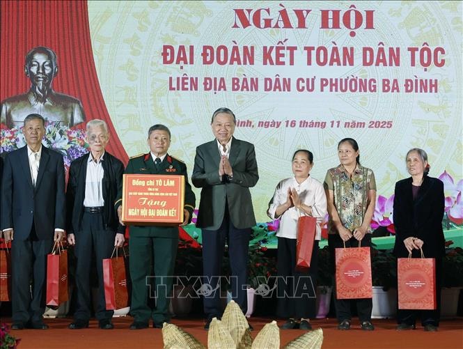 Tổng Bí thư Tô Lâm dự Ngày hội Đại đoàn kết dân tộc tại phường Ba Đình, Hà Nội- Ảnh 4. Tổng Bí thư Tô Lâm dự Ngày hội Đại đoàn kết dân tộc tại phường Ba Đình, Hà Nội- Ảnh 4.