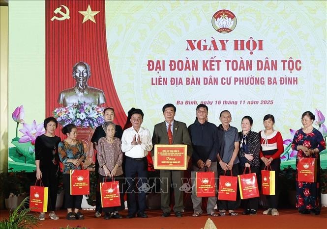 Tổng Bí thư Tô Lâm dự Ngày hội Đại đoàn kết dân tộc tại phường Ba Đình, Hà Nội- Ảnh 6. Tổng Bí thư Tô Lâm dự Ngày hội Đại đoàn kết dân tộc tại phường Ba Đình, Hà Nội- Ảnh 6.