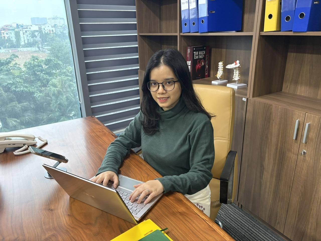 Chị Lan Anh - Trưởng Phòng Nghiên cứu và Phát triển Sản phẩm, Công ty Cổ Phần Dược và Thiết bị Y Tế Nam Hà