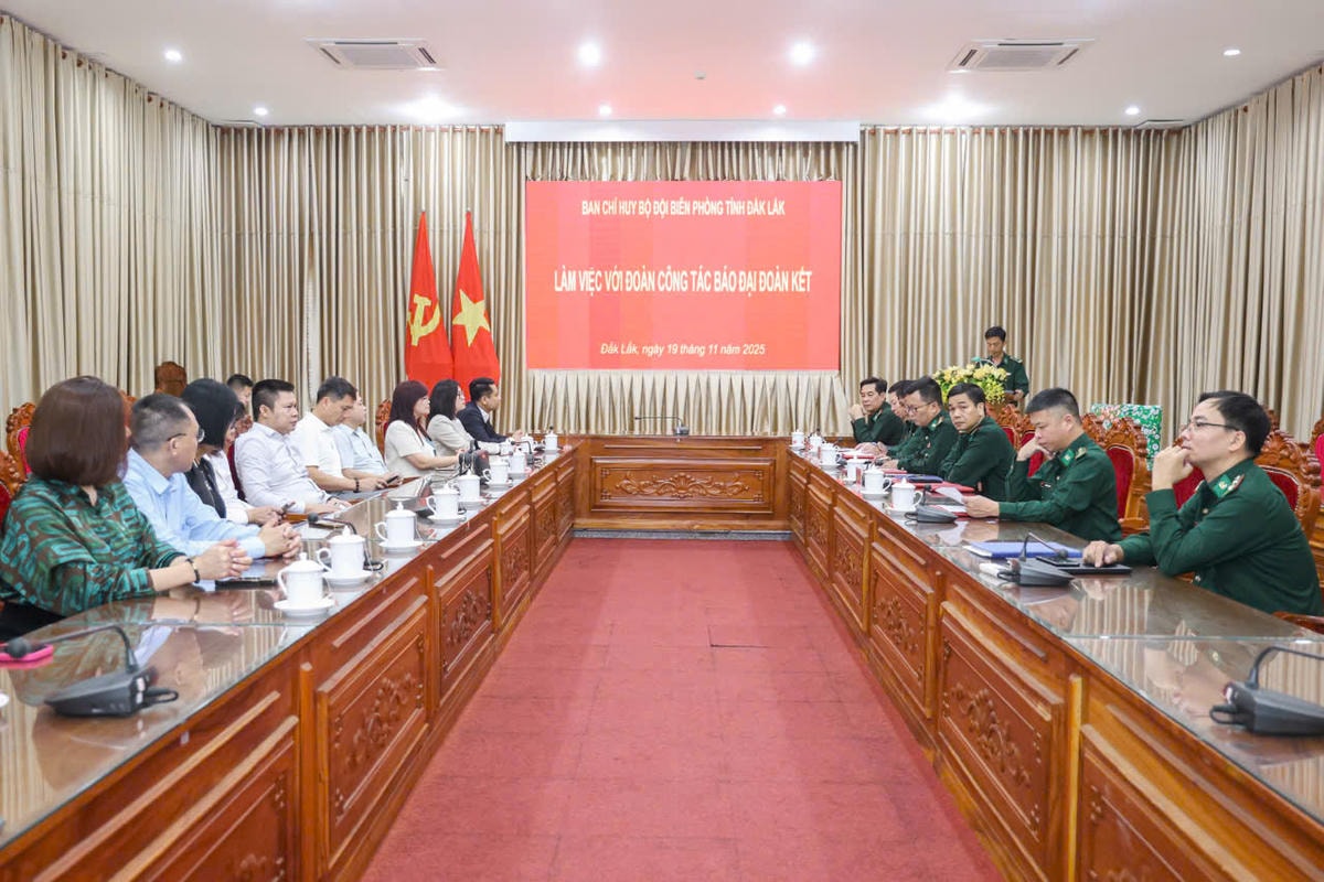 Quang cảnh buổi làm việc. Ảnh: Quang Vinh.