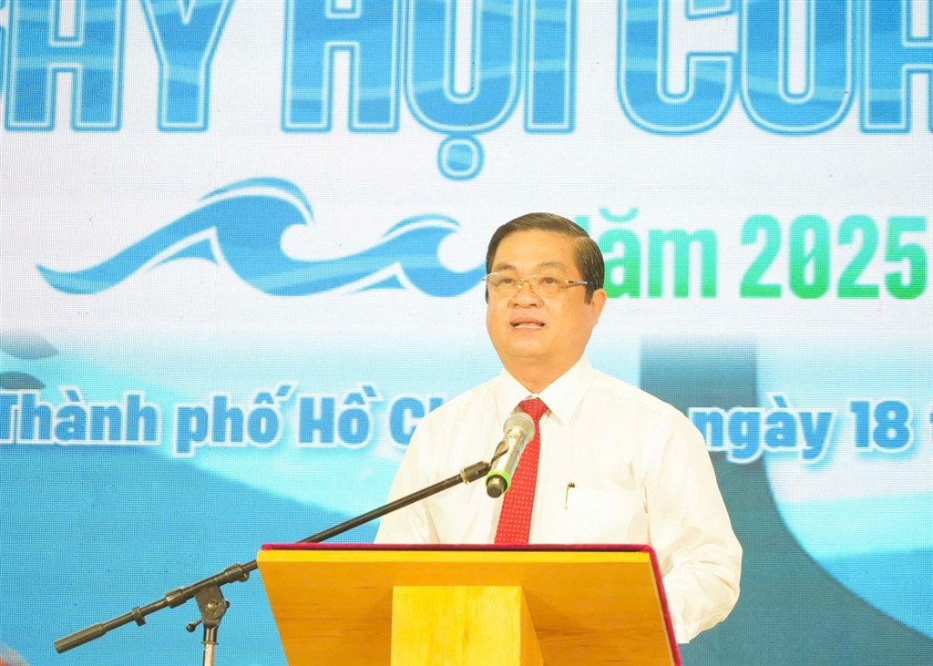 Phó Chủ tịch UBND tỉnh Cà Mau Huỳnh Chí Nguyện phát biểu khai mạc lễ hội.