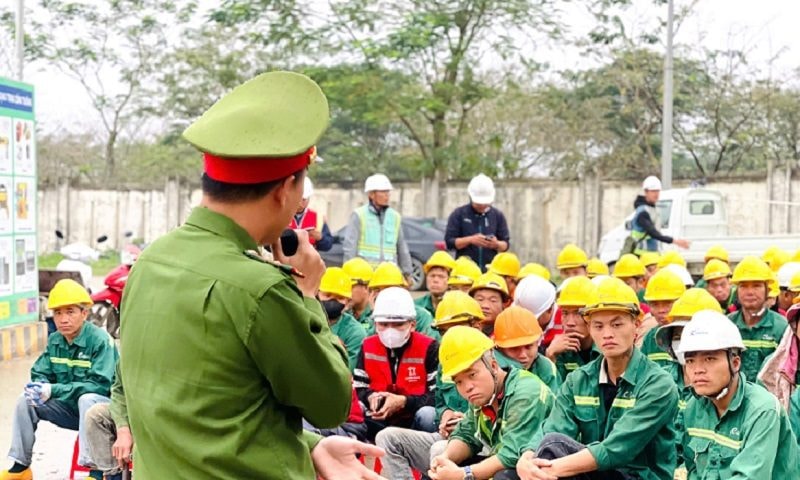 Tăng cường tuyên truyền pháp luật cho công nhân Dự án Khu đô thị sinh thái Bắc Châu Giang