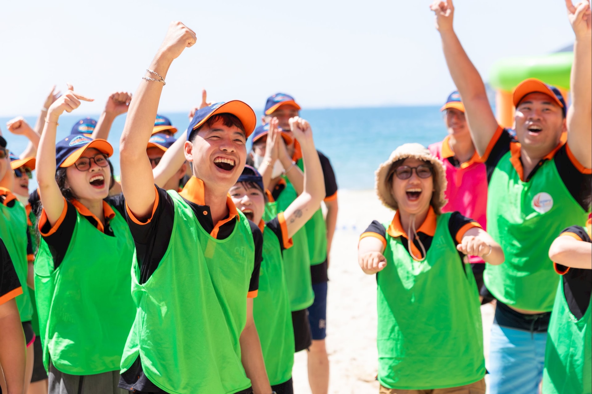 2. Danh hiệu Top 100 Nơi làm việc tốt nhất Việt Nam do Anphabe củng cố cam kết của ofi trong việc xây dựng một nơi làm việc