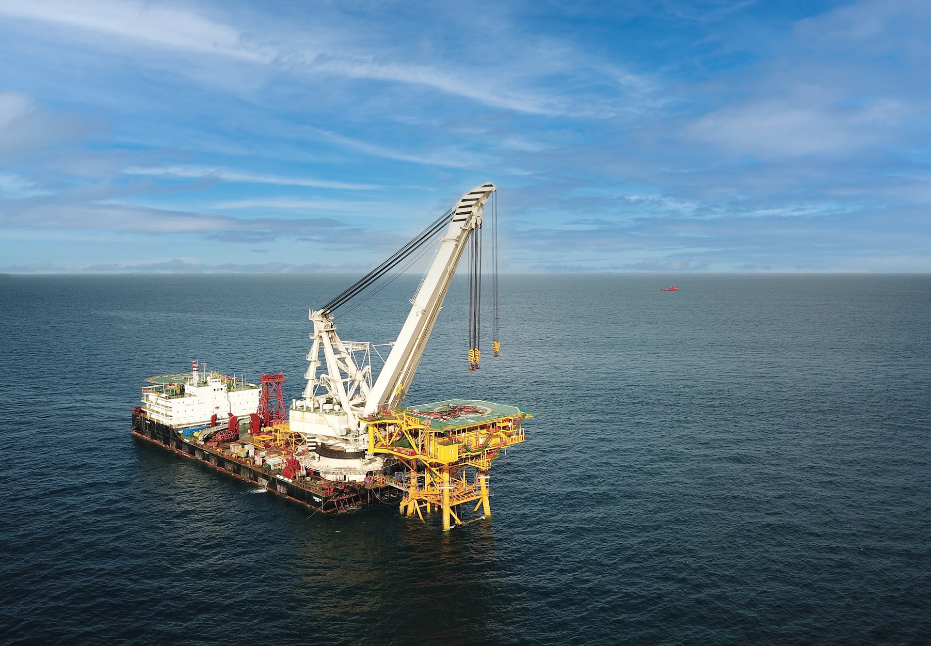 Quản trị biến động, nỗ lực vượt khó, Petrovietnam hoàn thành vượt mức nhiều chỉ tiêu sản xuất kinh doanh và lập nhiều kỷ lục mới.