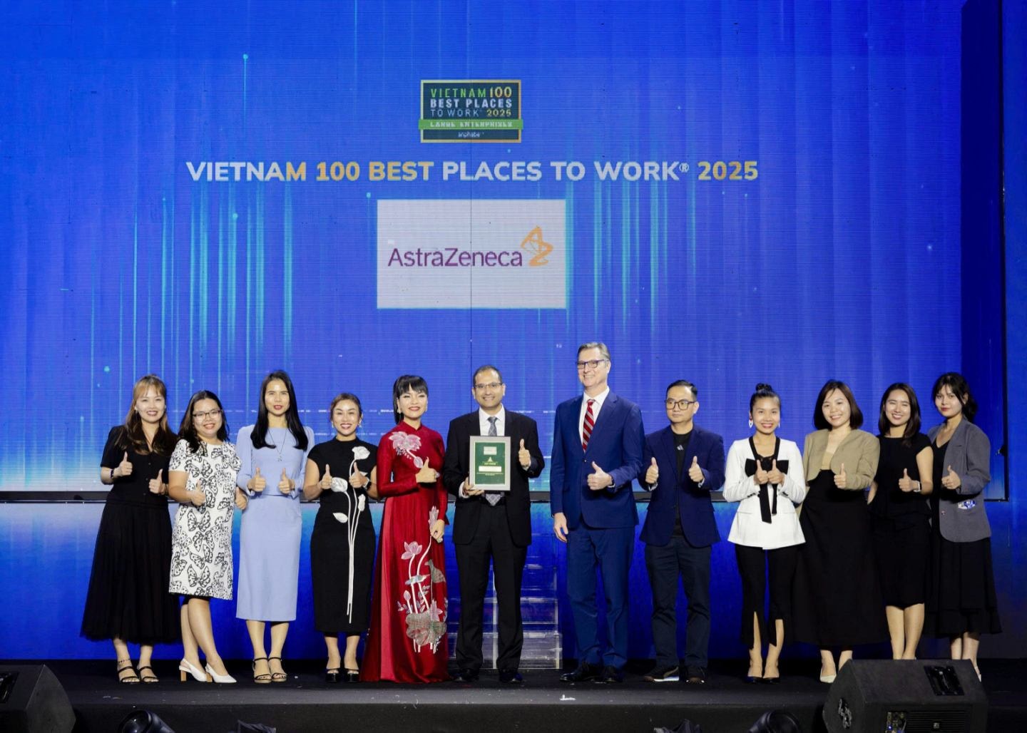 AstraZeneca Việt Nam tiếp tục được Anphabe vinh danh trong “Top 100 Nơi Làm Việc Tốt Nhất Việt Nam”.jpg (1)