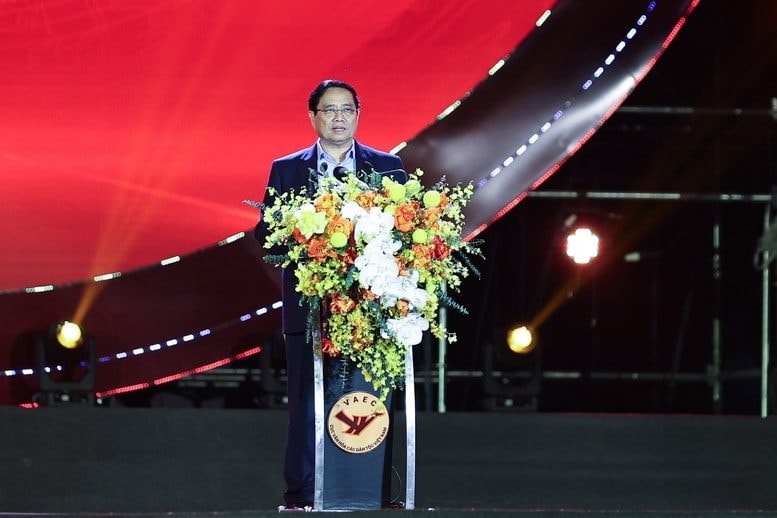 Đoàn kết một lòng hướng về miền Trung Đoàn kết một lòng hướng về miền Trung