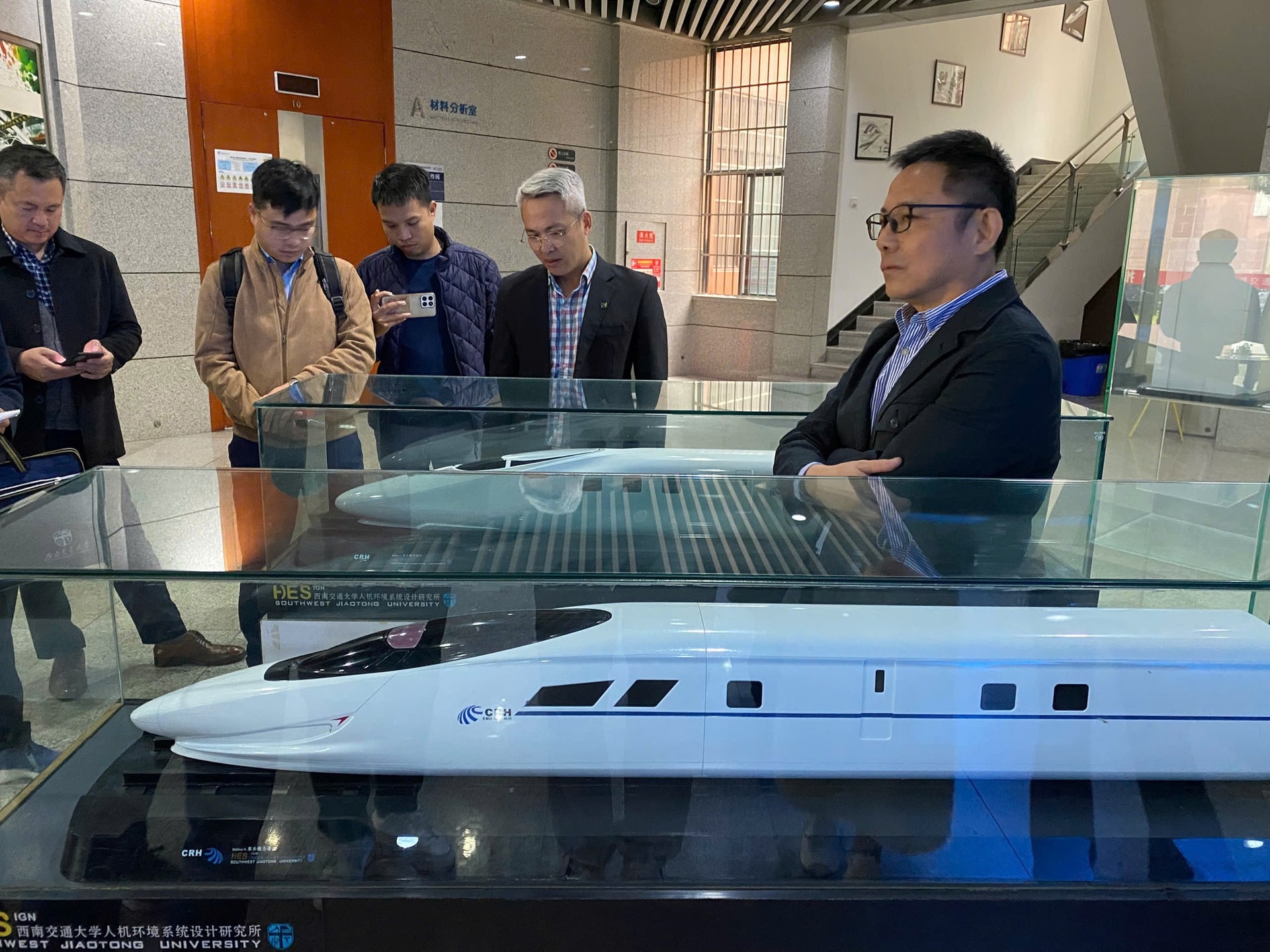 Đoàn công tác tham quan nhà máy của Tập đoàn CRRC - gã khổng lồ sản xuất đầu máy và toa xe toàn cầu và Khảo sát thực tế tại các công trường.