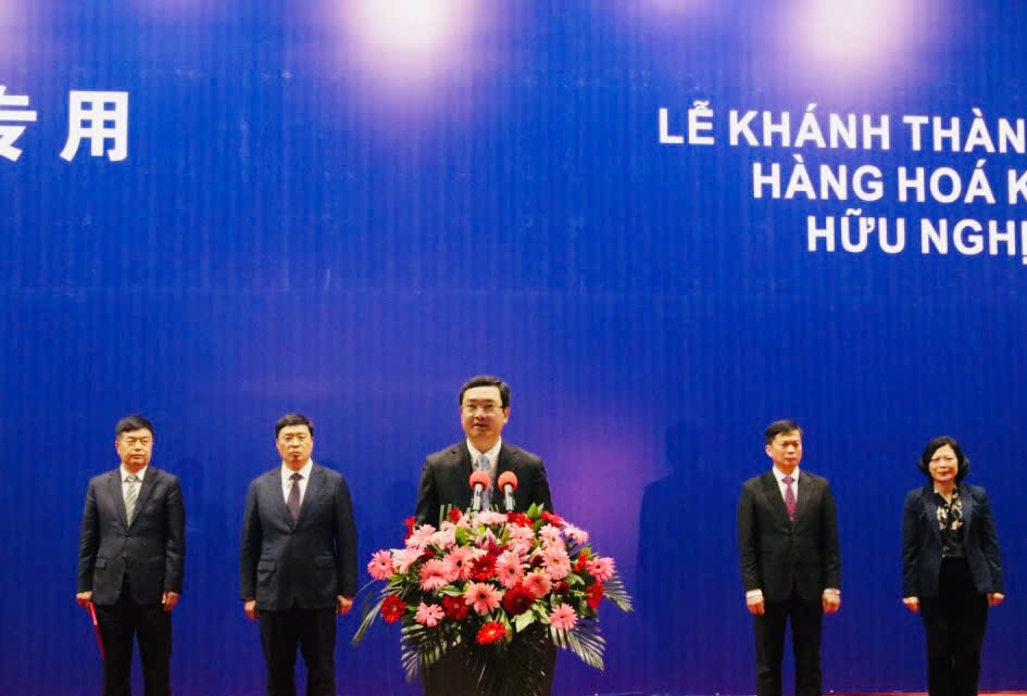 Nguyễn Cảnh Toàn, Phó Bí thư Tỉnh ủy, Chủ tịch UBND tỉnh phát biểu tại buổi lễ