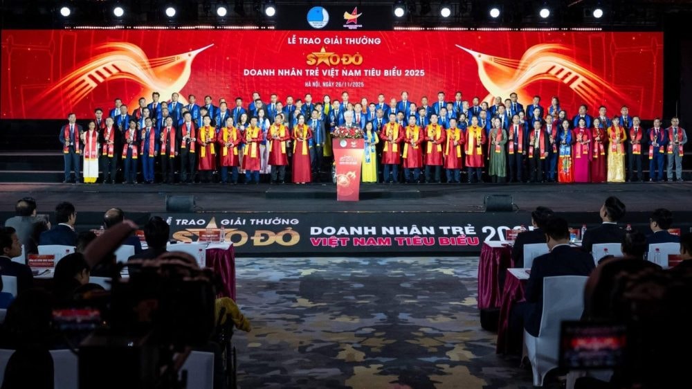 CEO CareerViet ghi dấu ấn tại giải thưởng Sao Đỏ - Doanh nhân trẻ Việt Nam CEO CareerViet ghi dấu ấn tại giải thưởng Sao Đỏ - Doanh nhân trẻ Việt Nam