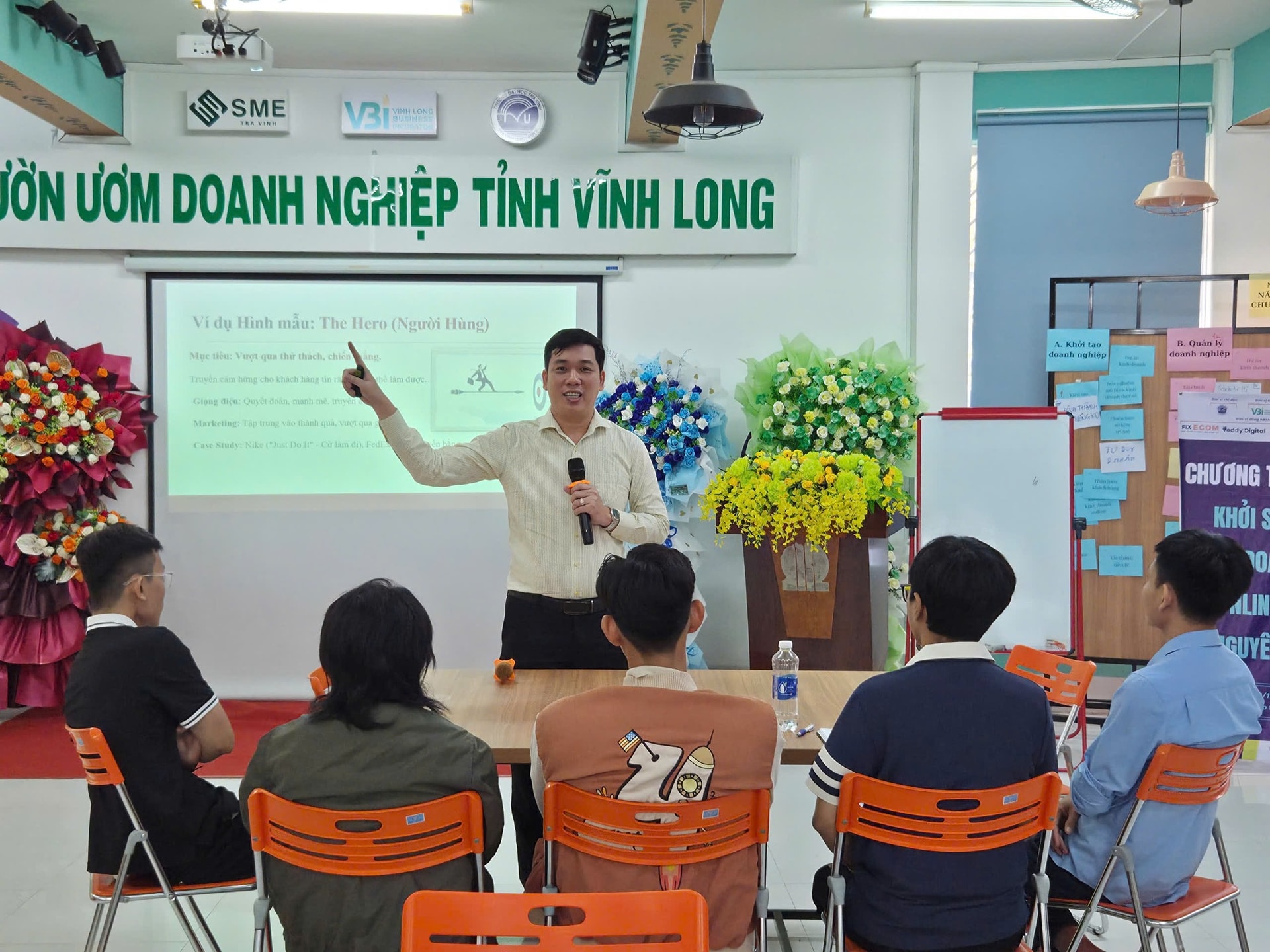 Giảng viên Nguyễn Văn Vũ An chia sẻ kinh nghiệm tại khóa đào tạo