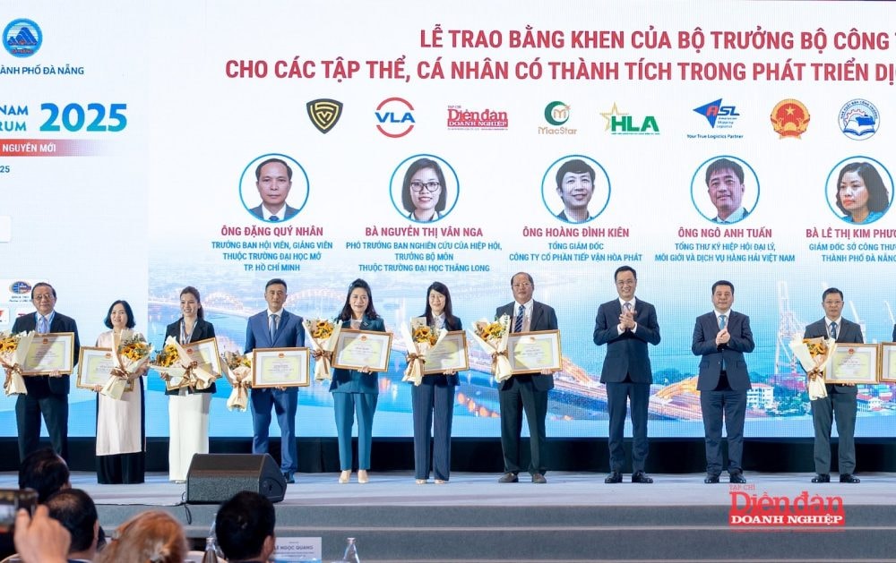 Tạp chí Diễn đàn Doanh nghiệp nhận bằng khen của Bộ Công Thương vì đóng góp phát triển ngành logistics