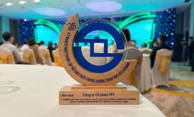 Ky niem chuong dong gop cho hoat dong cua thi truong chung khoan_02 (1)