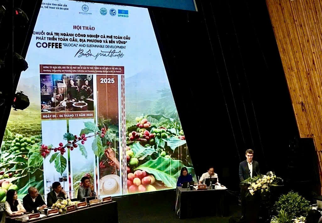 Hình 4 - Ông Jonathan Baker – Trưởng đại diện của Văn phòng UNESCO tại Việt Nam