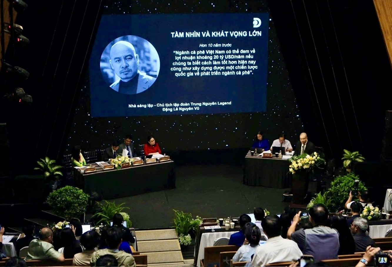 Hình 6 - Đại diện Trung Nguyên Legend chia sẻ các sáng kiến